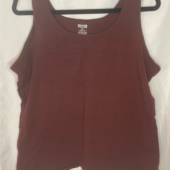 Duluth Trading Co Women's Navy and Burgundy Tank Tops - Picture 4 of 7